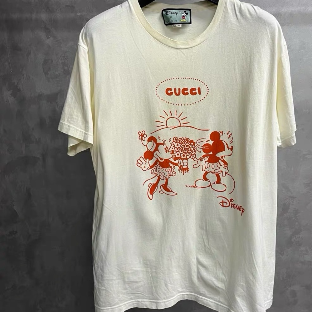 ❌sold❌🚩steal authentic Gucci Cream Graphic T-Shirt